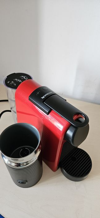 Vând Espressor Nespresso Mini + Aparat spuma Nespresso Aeroccino 3