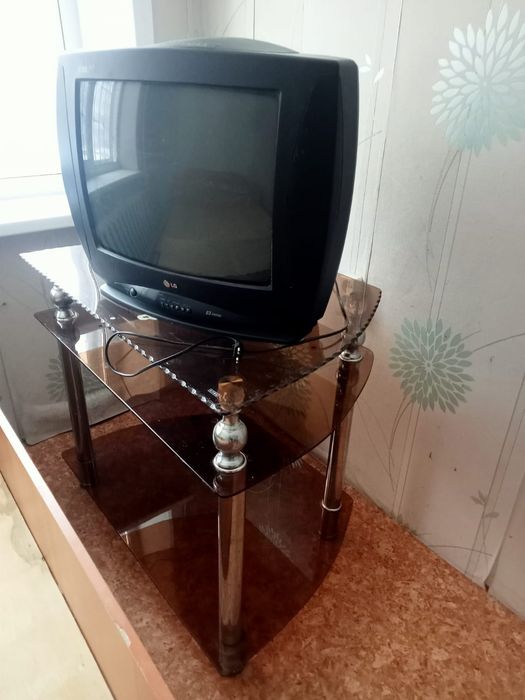 Телевизор с тумбой