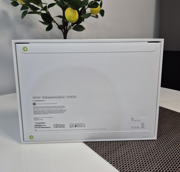MacBook Pro M4 chip 14 inchi 512GB. 16GB. SIGILAT //
