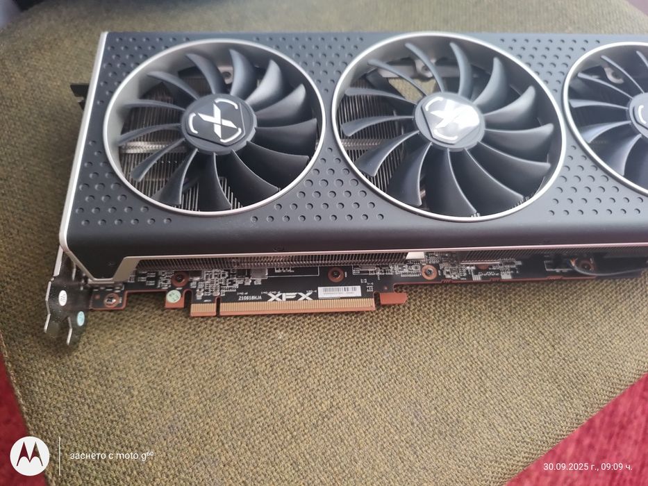 Продавам Видеокарта XFX Radeon RX6700XT
