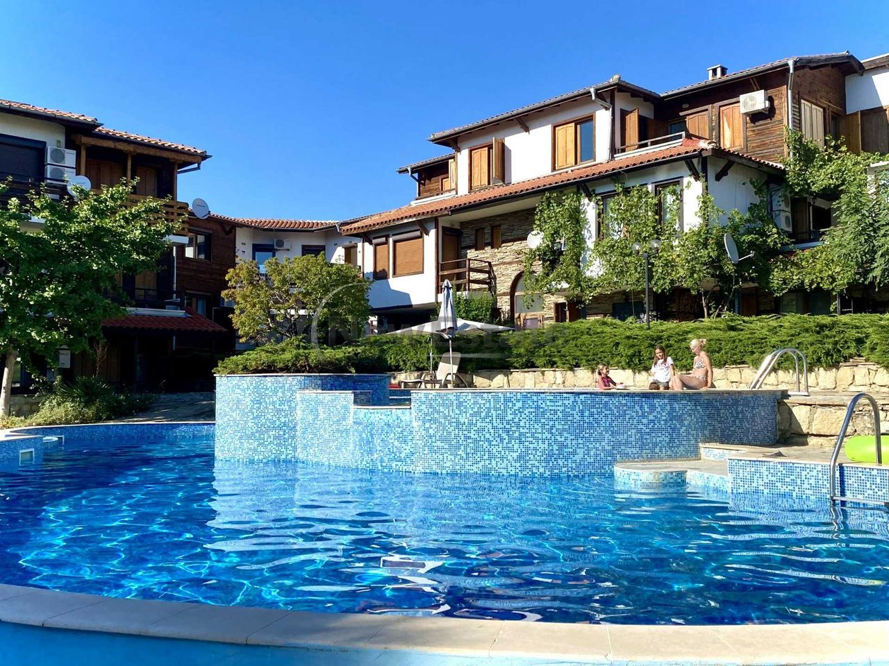 Продава се Двустаен апартамент в с. Кошарица, Област Бургас - 54 кв.м за 1000 €/кв.м - Снимка #2