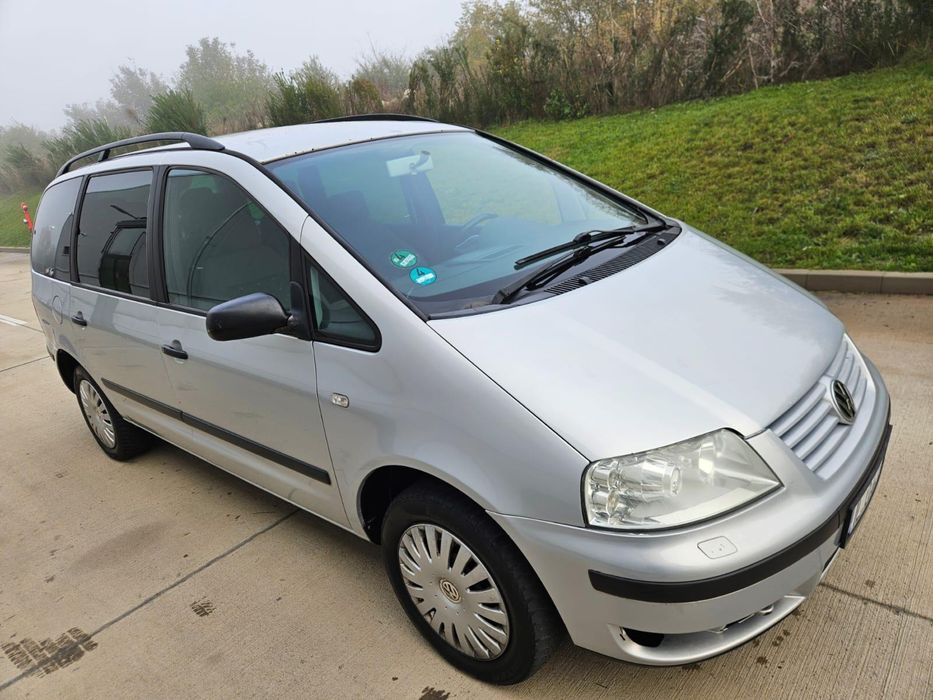 Vând Vw Sharan 1.9 TDI 7-Locuri