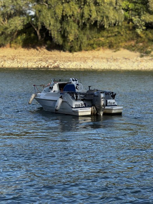 Barca cabinata clearliner 440 motor honda 40cp