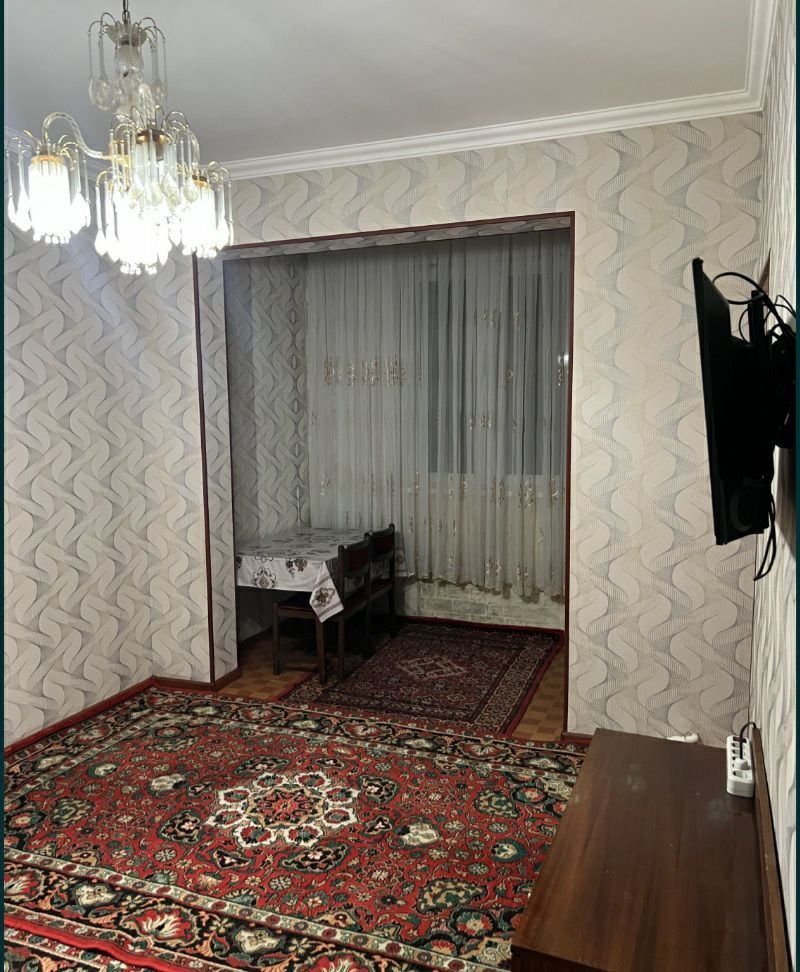 Чиланзар 3. Продам двух Комнатную кыартиру метро Хамза 7 минут