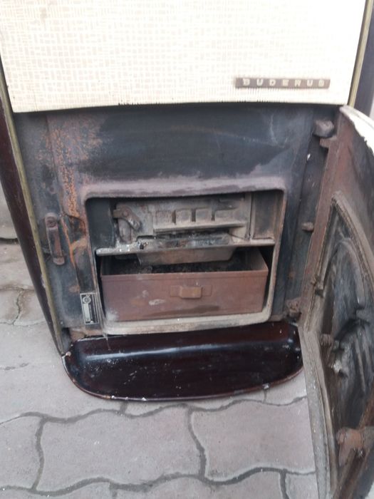 Vand soba nemțească pe lemne cu plita pentru gătit.