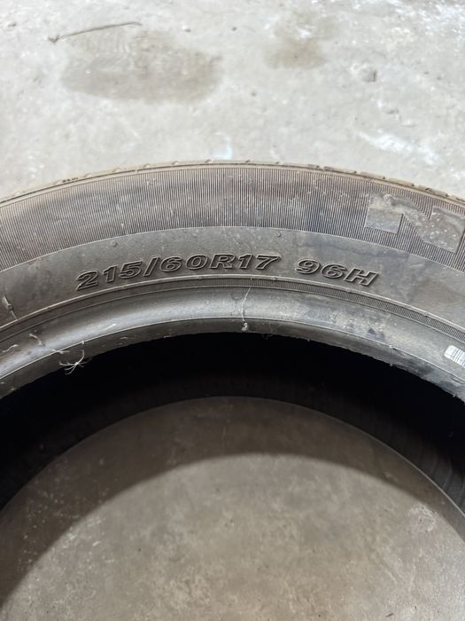 Продаются комплект всесезонных шин 215/60 R17 96H