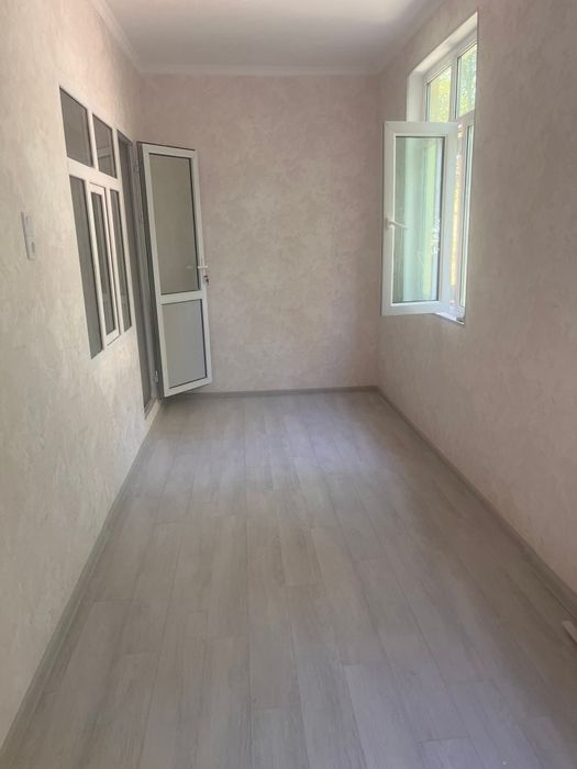 Сергели 4 2х ком. 1 этаж 5 этажка балкон 2×6 58кв.м цена 59000 у.е