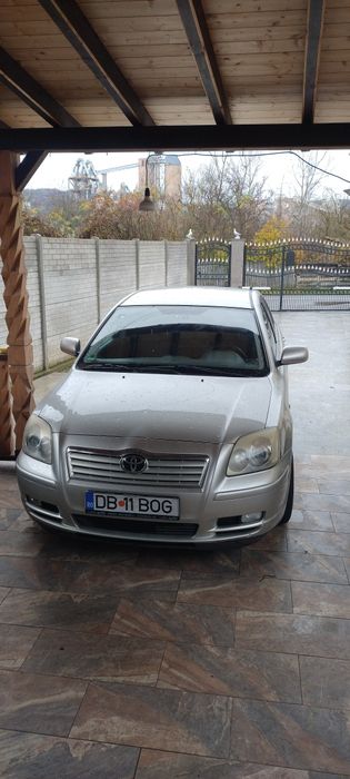 Vând Toyota Avensis