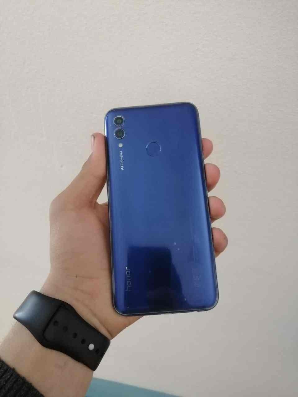 Honor 10lite 32 xotira aybi yo'q zaryadnik bor chexol bor naxtgayam