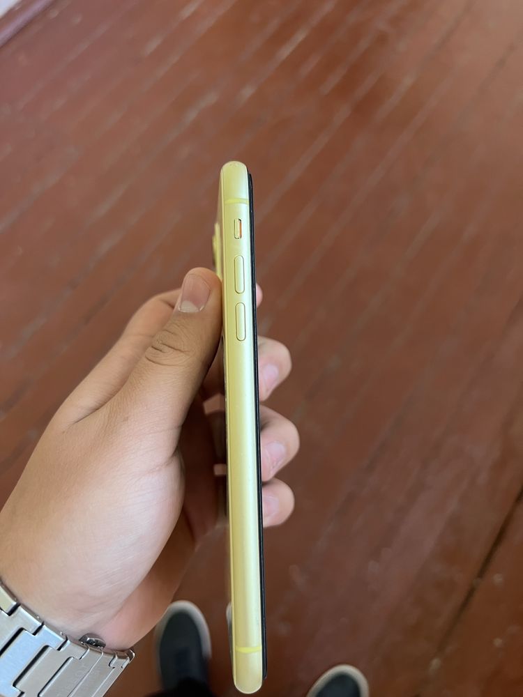 Iphone 11 ideal.