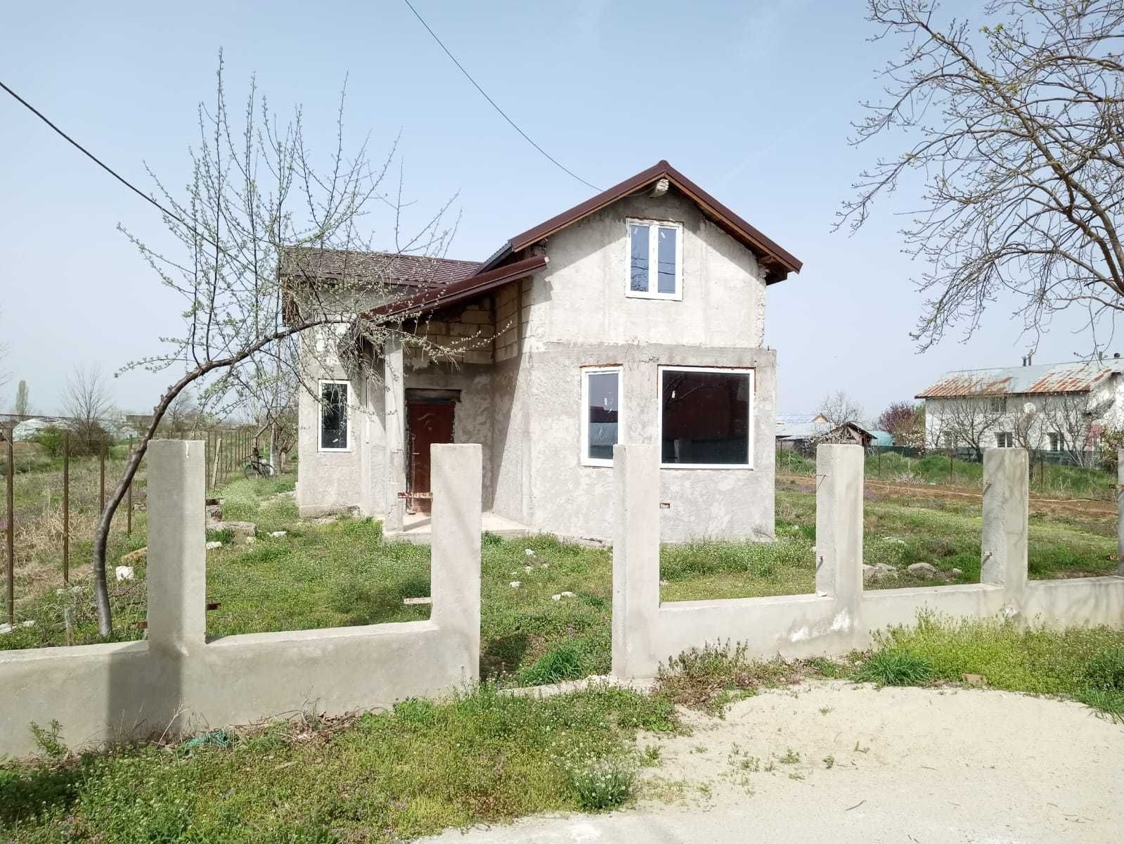 De vanzare casa cu etaj + teren in  comuna ADUNATII COPACENI .