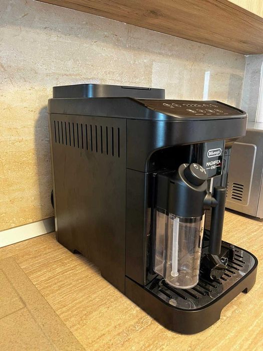 Espressor automat De'Longhi Magnifica EVO 290.51.B, încă în garanție