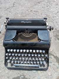 Пишущая машинка.