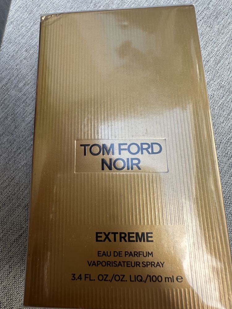 Vând parfum tom Ford noir