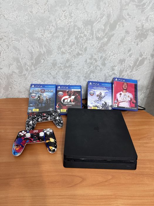 PS4 Slim 1Tb в хорошем состоянии