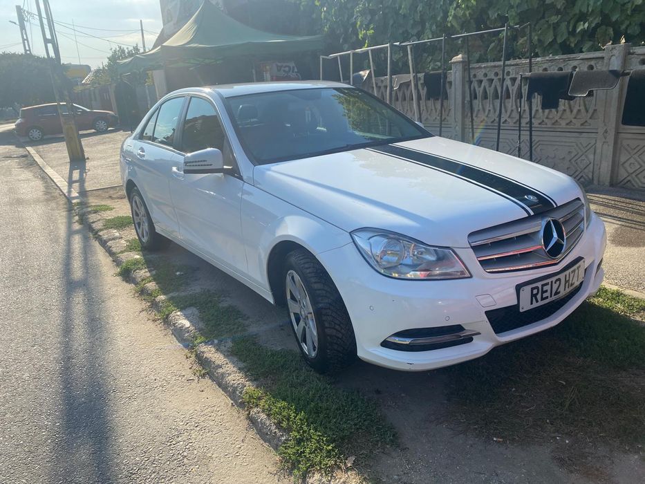 Vând Mercedes c220