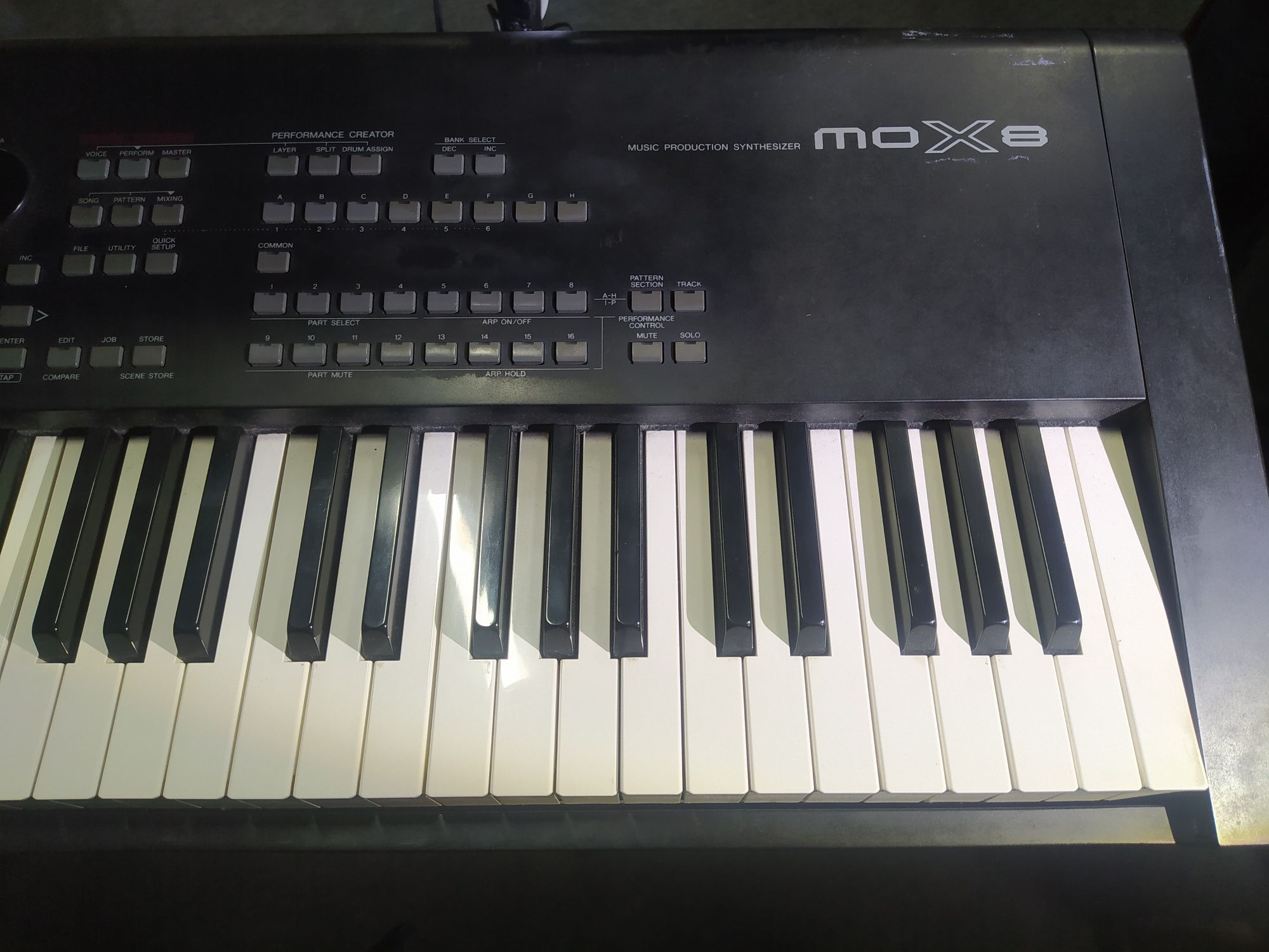 Продам Yamaha MOX8