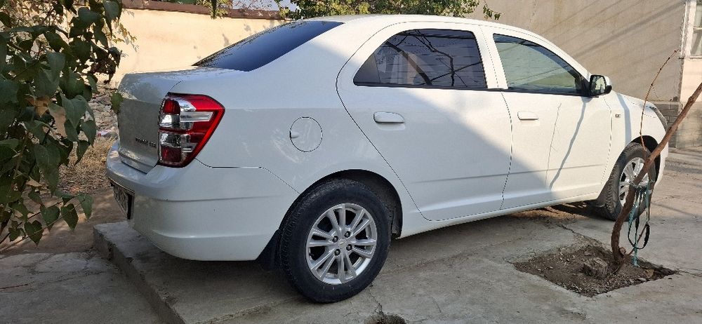 Шевралет Кобалт сотилади.