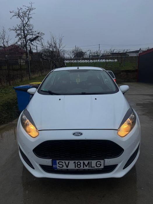 vând ford fiesta 2013