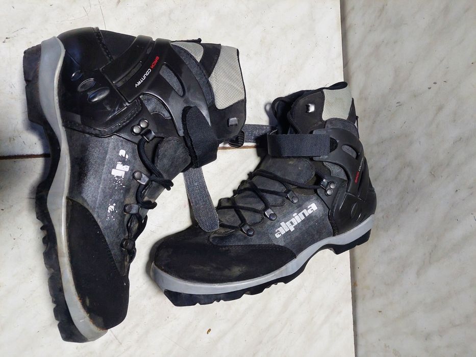 Clapari ghete 43 ski schi fond  Alpina  marimea 44 NNN   .