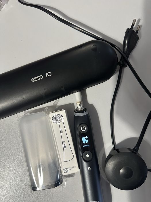 Periuta de dinti electrica oral-b io7