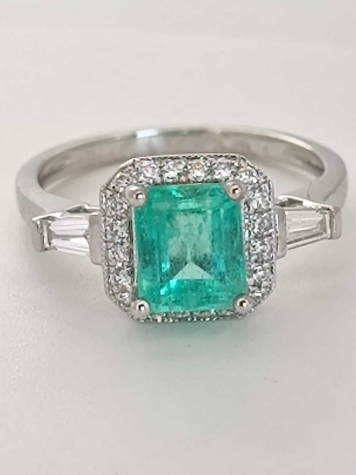 Inel 18k cu smarald si diamante