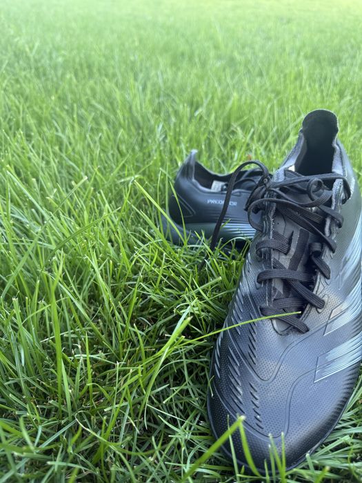 Ghete adidas predator aproape noi