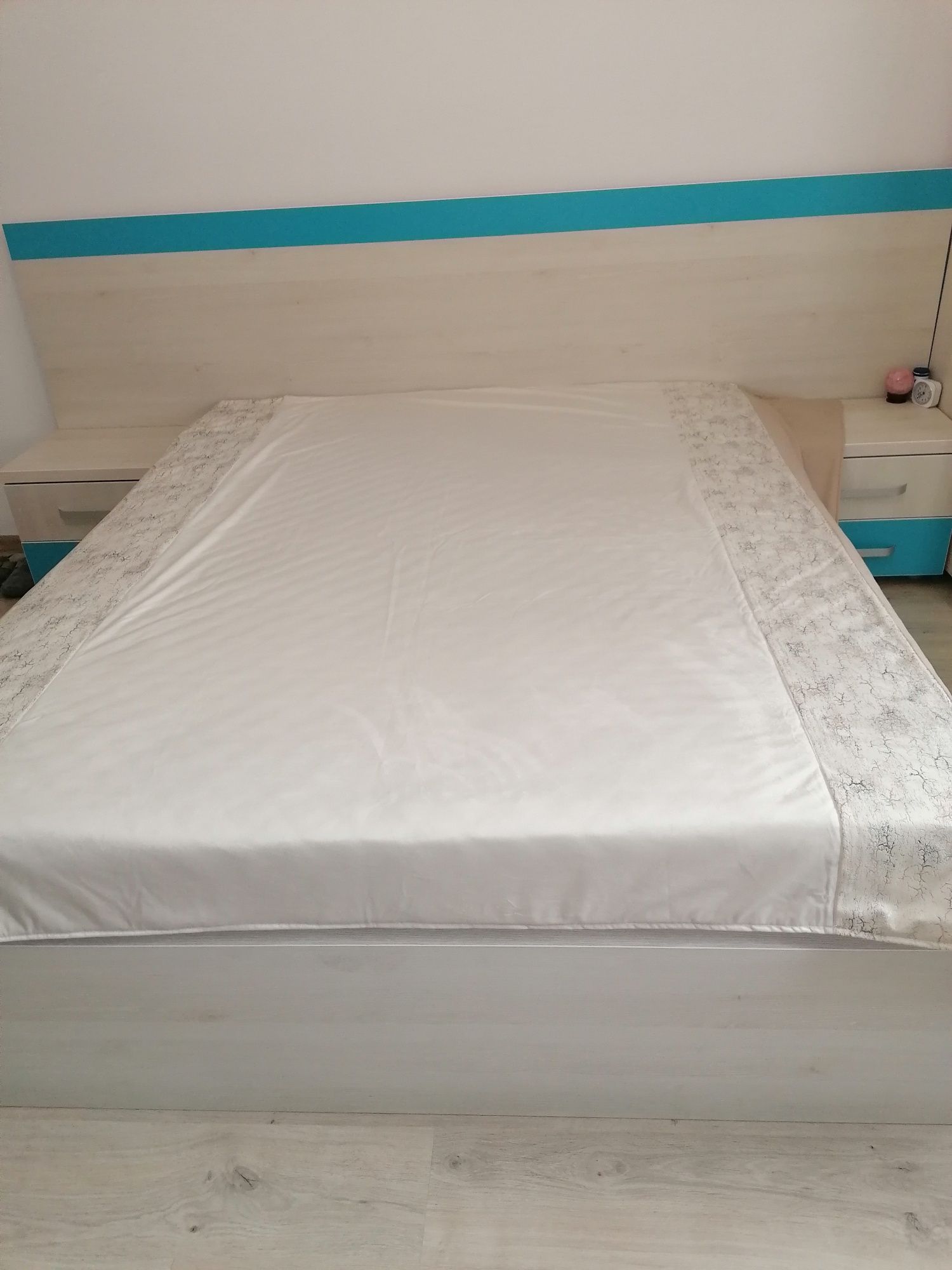 Cuvertura de pat din catifea cu dos matlasat