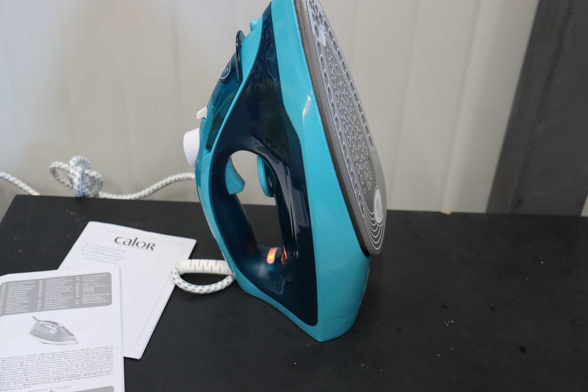 Парна ютия Calor Express FV2851C0, 2400W, парен удар 160г