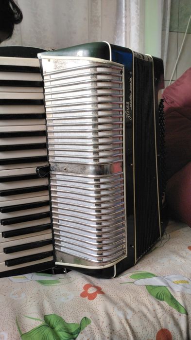Vând Acordeon Jless in stare buna