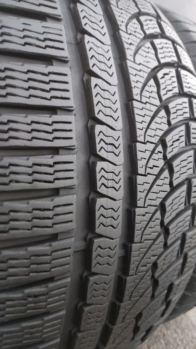 4бр. зимни гуми 255/40/18 Nokian WR, XL подсилени 
dot22
6.5/7.4mm
 Мн