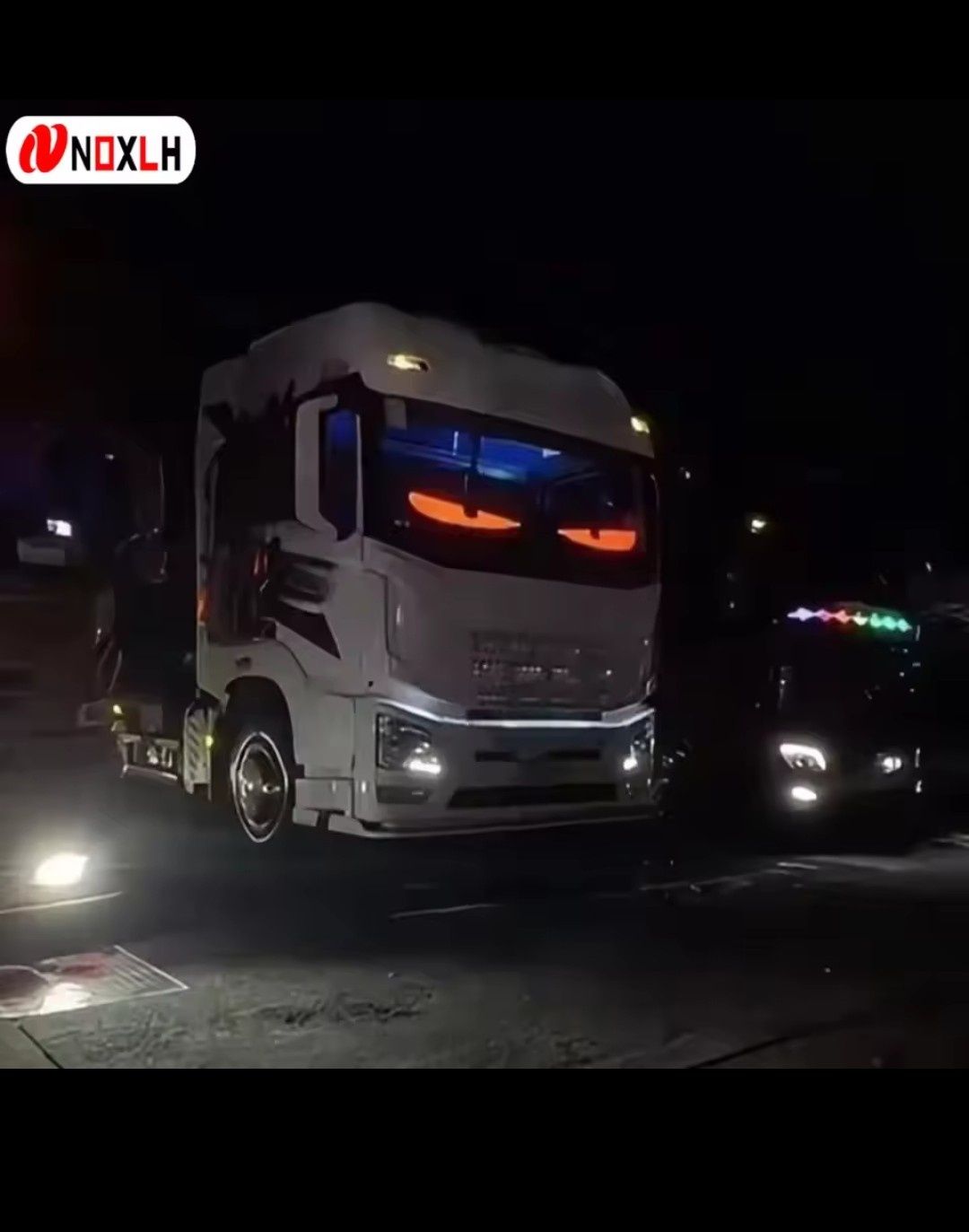 LED очи за камиони от две части