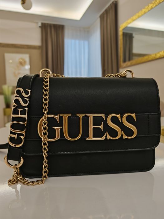 Дамска чанта черна Guess