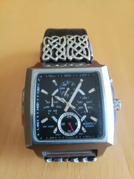 Ръчно изработена гривна от сребро и кожа в комбинация с часовник