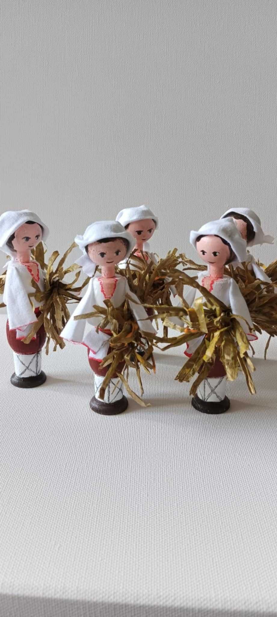 Сувенири- Ръчно изработени дървени кукли с национални носии- "Жътвари"