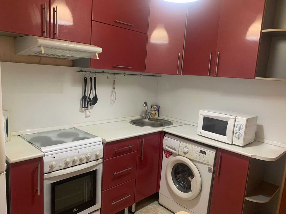 Продажа 2 комнатной улучшенной квартиры на Диспетчерской, Ломова 179