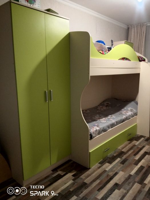 Продам двух ярусную кровать