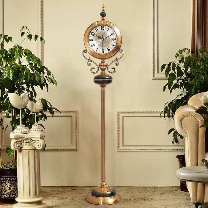 Часы роскошные напольные.