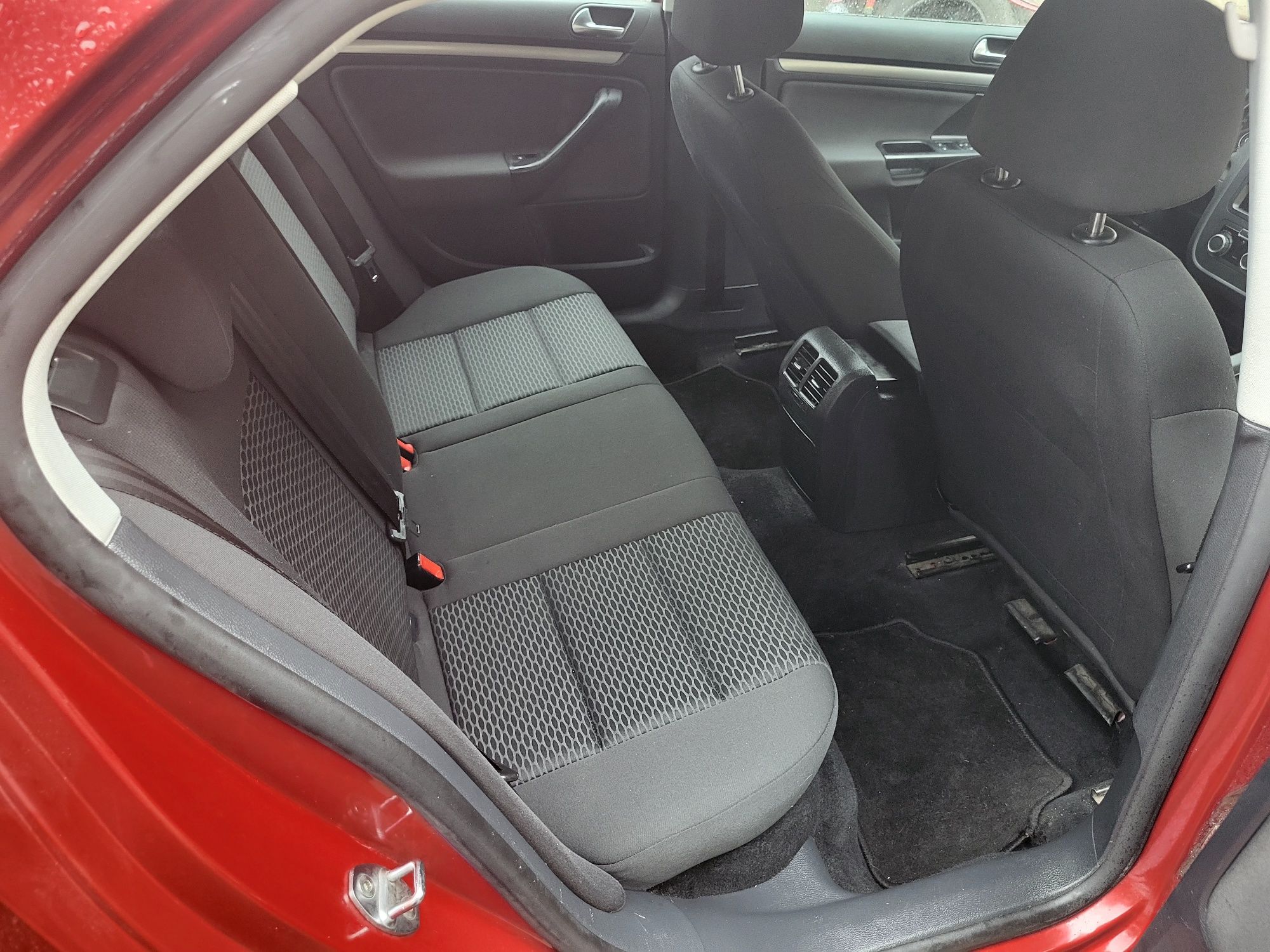 Jetta Anul 2010 Euro5 1.6 tdi 105cp Jante aluminiu Cauciucuri iarna