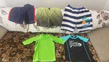 set costum inot baie slip,  tricou UV , 134 140 marime!!