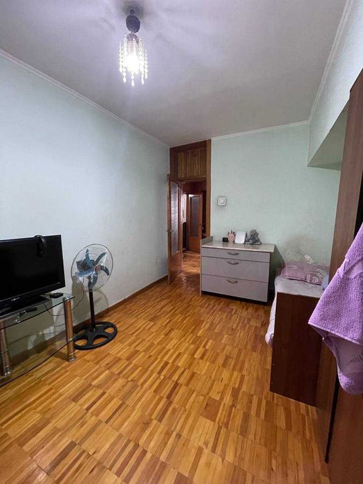 В центре города на Ц1 продается 3 комнатная квартира, Галерейного типа
