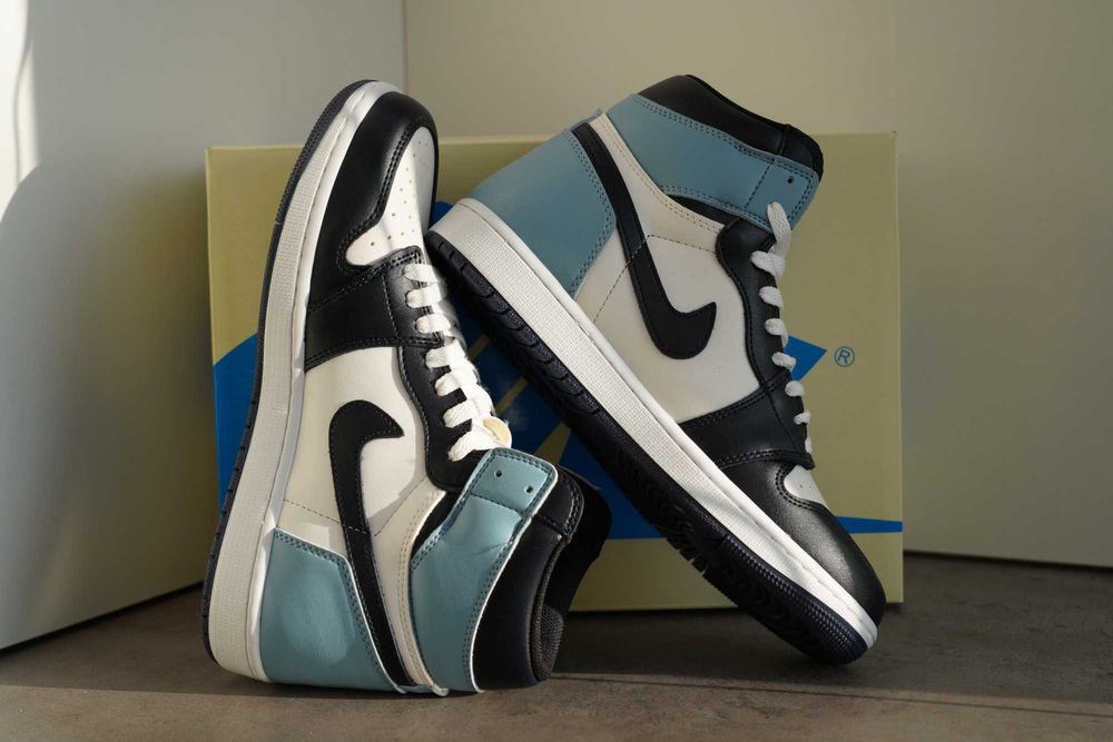 Adidasi JORDAN 1 Retro High OG Black Toe, Patent Bred, Mocha, Obsidian