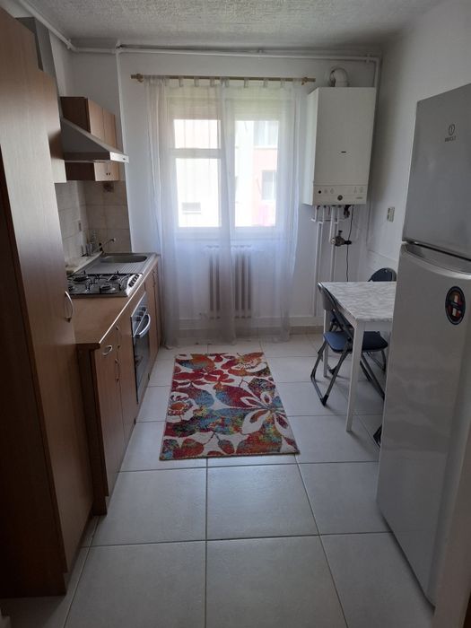 Apartament situat la etajul II, cu 4 camere și balcon.