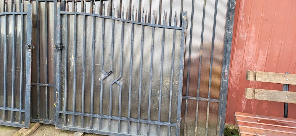 Vand porți de fier doua dimensiuni
