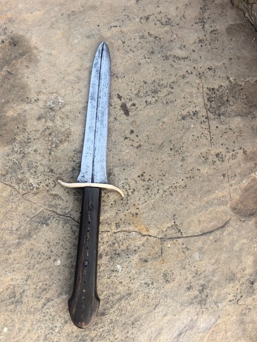 Стара кама с рогови чирени