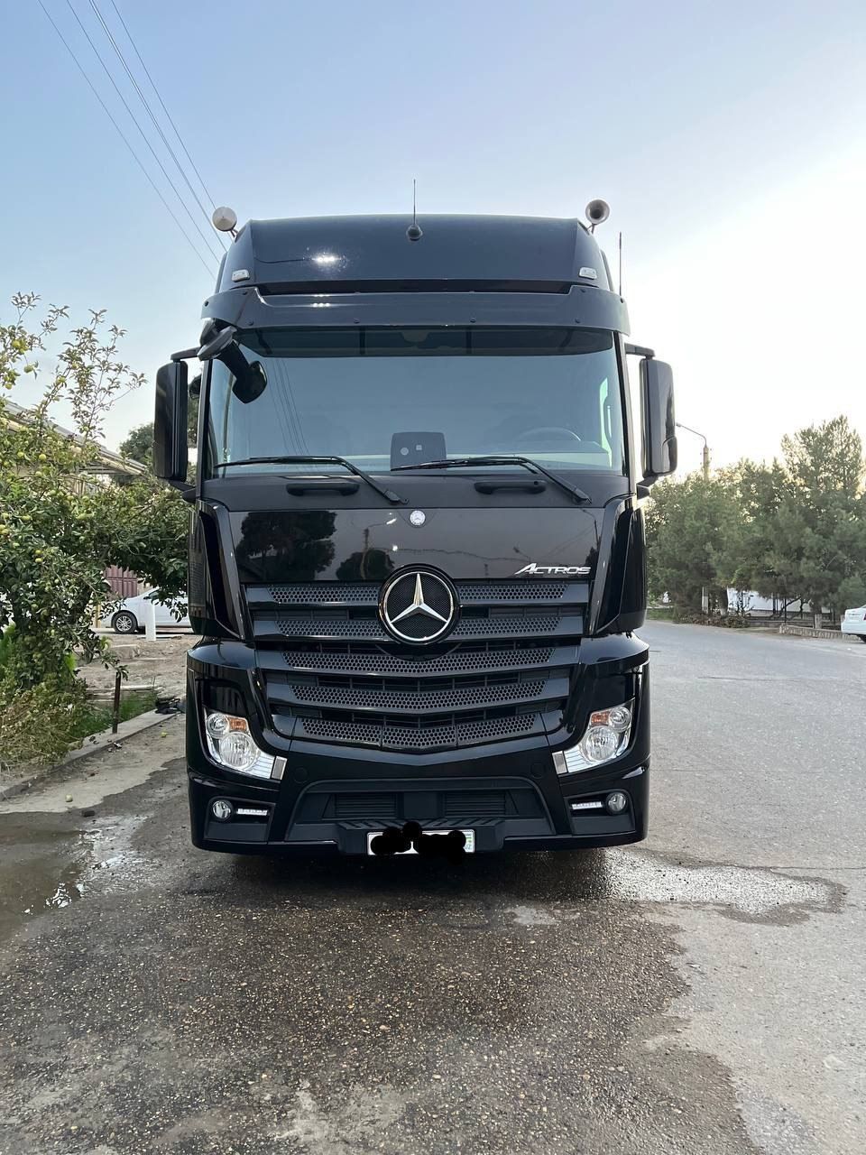 Mercedes Actros паравоз + прицеп cотилади