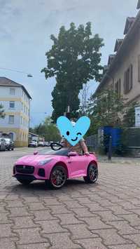 De vânzare mașinuță Jaguar roz!