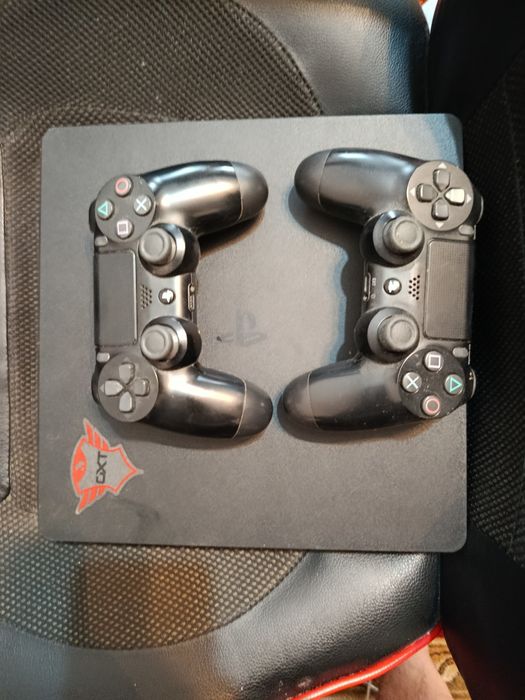 Consola play station 4 slim 500GB, doua controllere