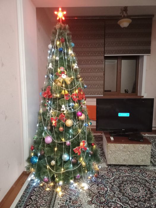 Продаю ёлку с игрушками