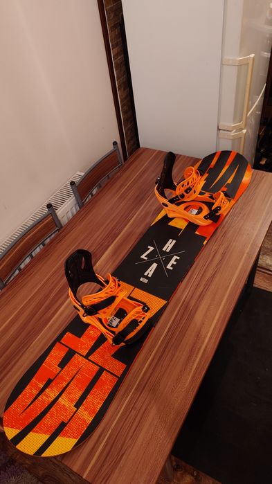 Placa Snowboard Nitro Haze 149 cu legaturi Black Hole S/M